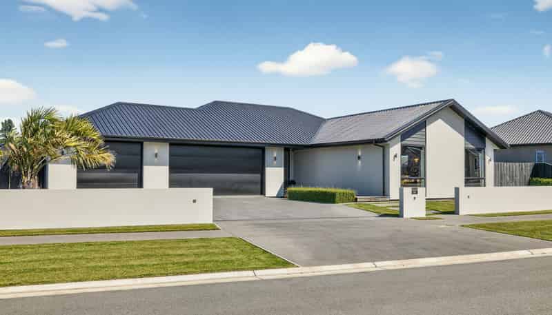 56 Carnaveron Drive, Lincoln