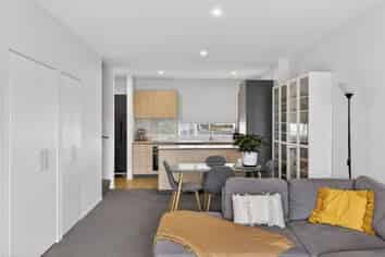 8 Sunshine Lane, New Brighton