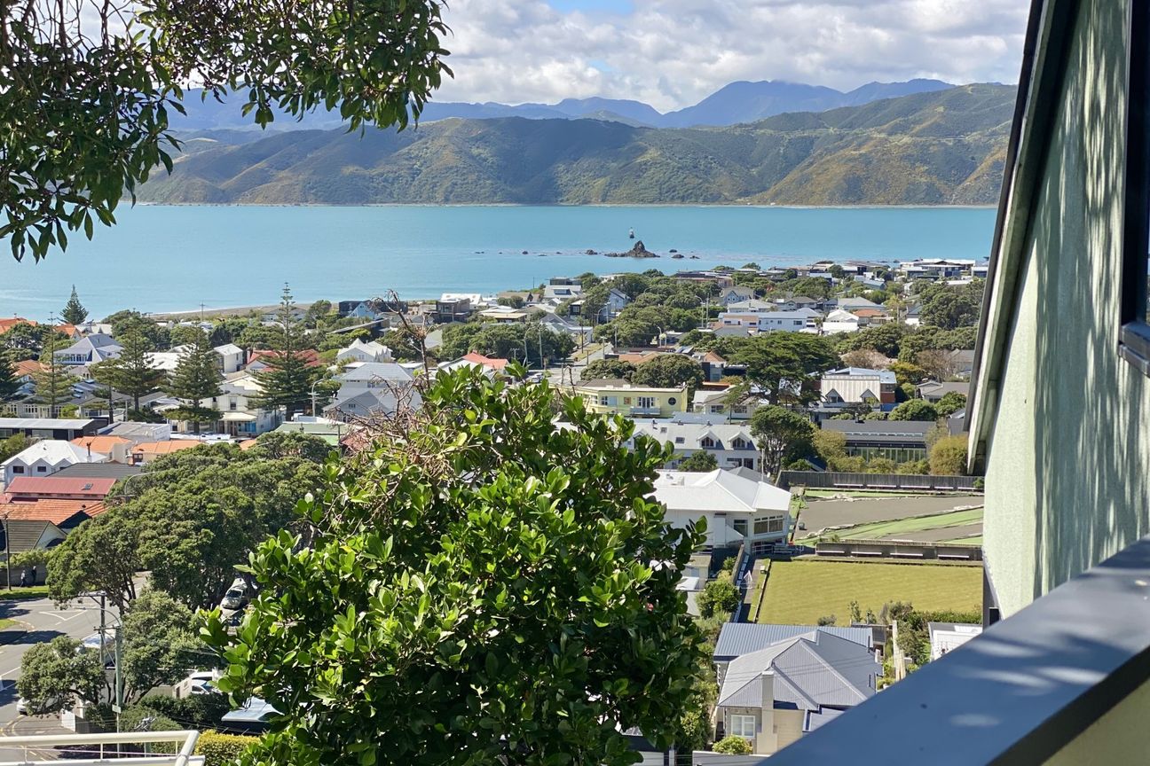 A Commanding View - Vista 4
