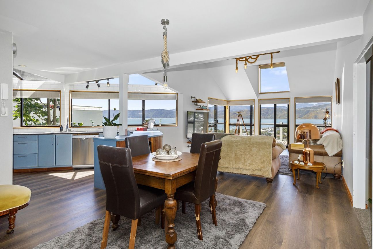 A Commanding View - Vista 5