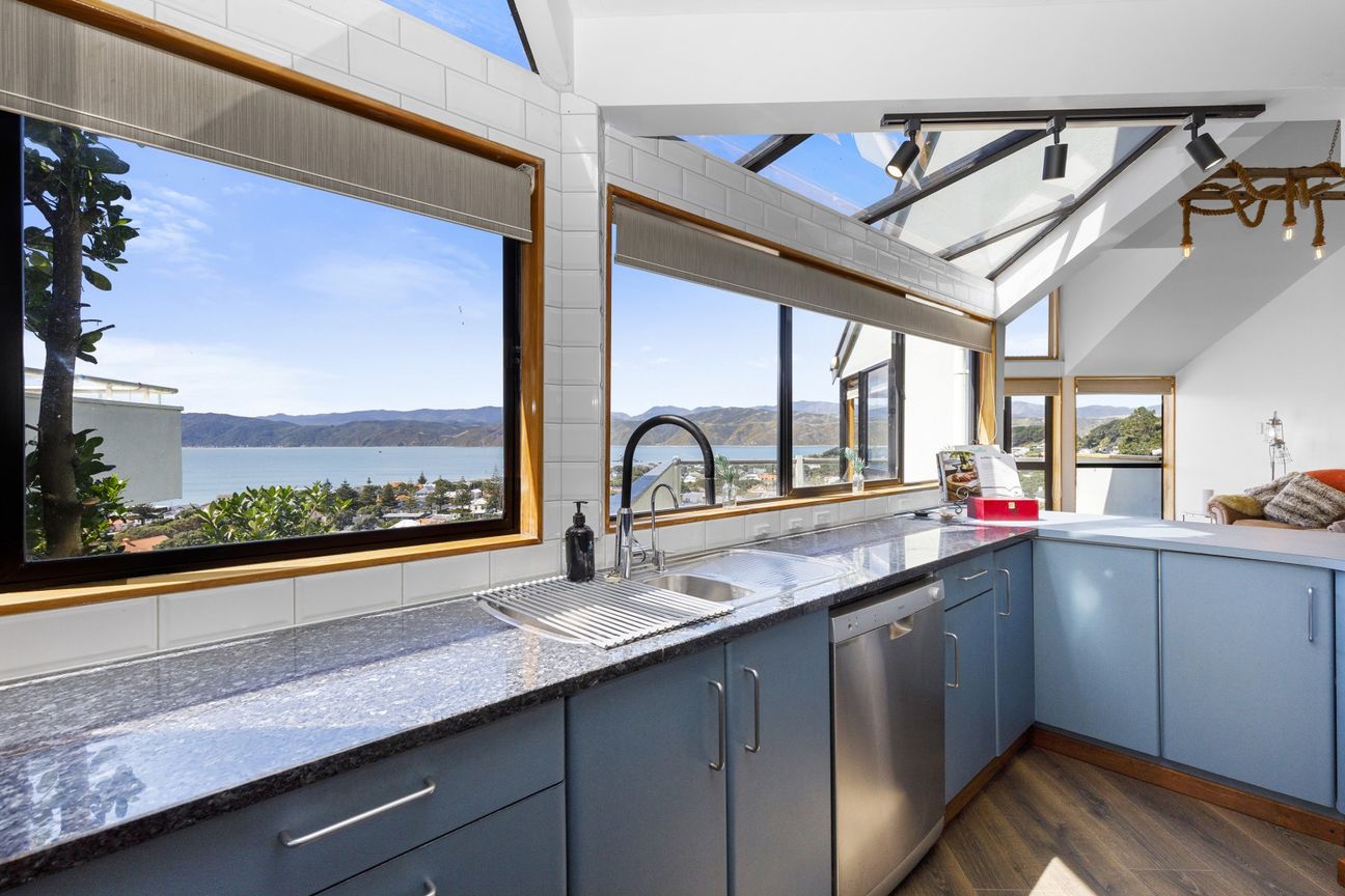 A Commanding View - Vista 6