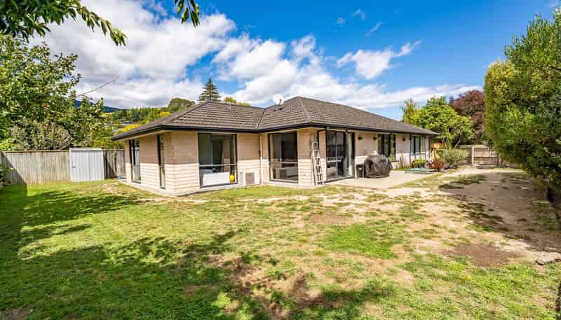 9 Gershwin Grove, STOKE