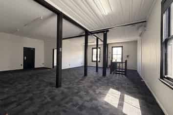 MOUNT EDEN OFFICE - EIGHT CAR PARKS
