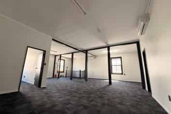 MOUNT EDEN OFFICE - EIGHT CAR PARKS
