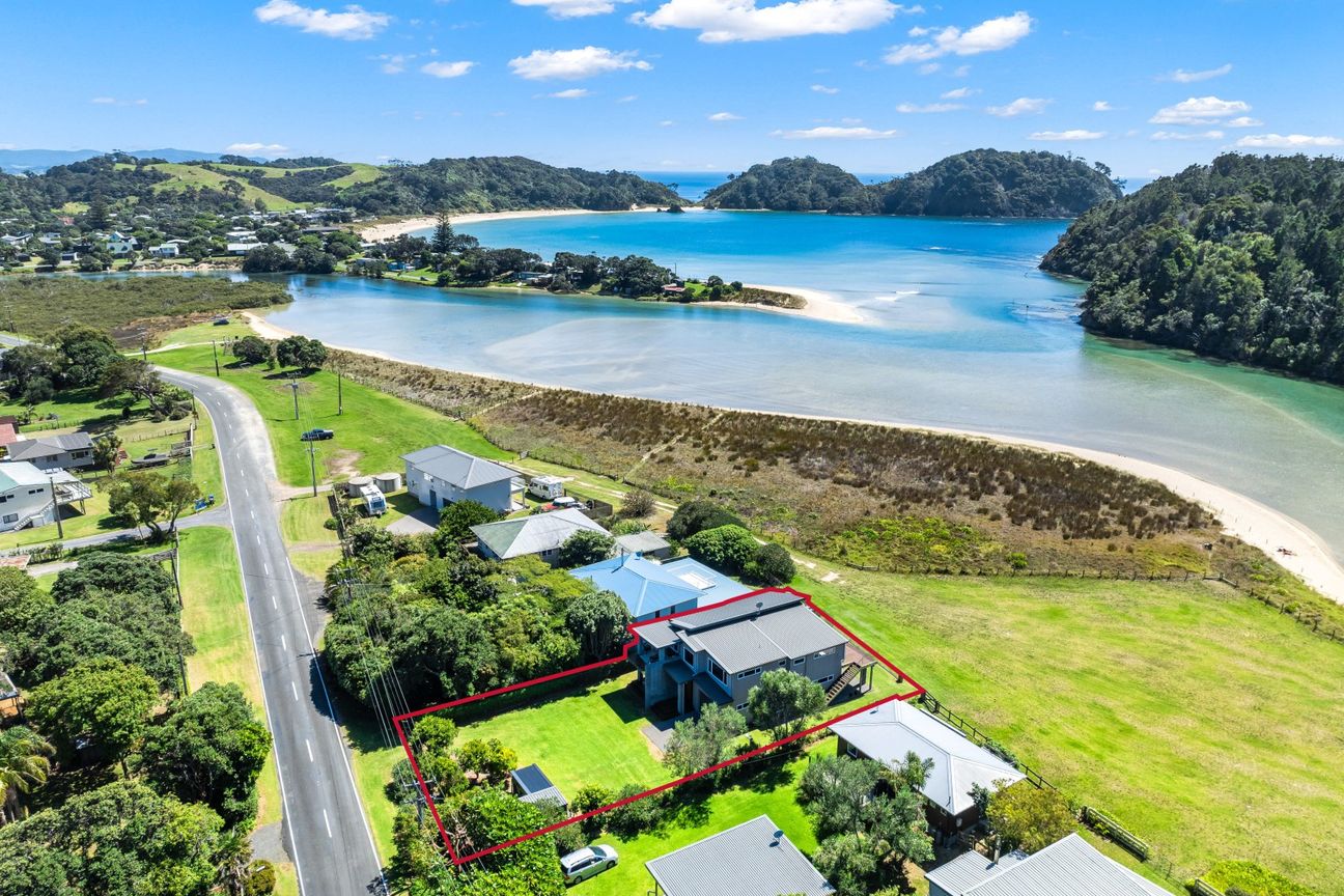Immaculate Matapouri waterfront - Mehr