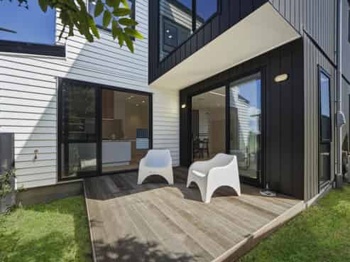 2/1 Montana Avenue, Murrays Bay