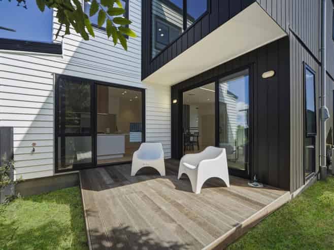 2/1 Montana Avenue, Murrays Bay