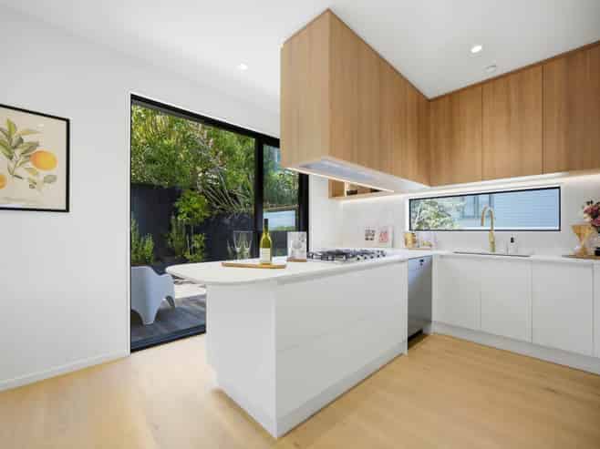 2/1 Montana Avenue, Murrays Bay