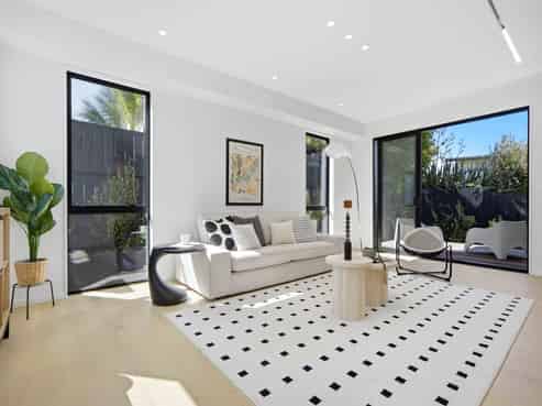 2/1 Montana Avenue, Murrays Bay