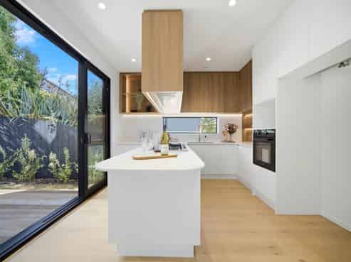 2/1 Montana Avenue, Murrays Bay