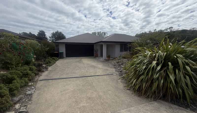 4 Sanctuary Drive, Stoke