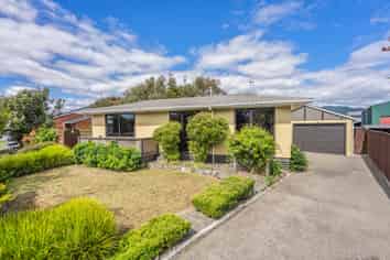 10 Robert Grove, Paraparaumu