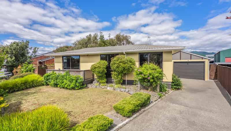 10 Robert Grove, Paraparaumu