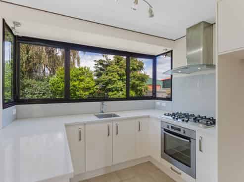 10 Robert Grove, Paraparaumu