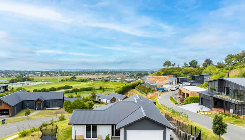 77 Oak Road, Poraiti