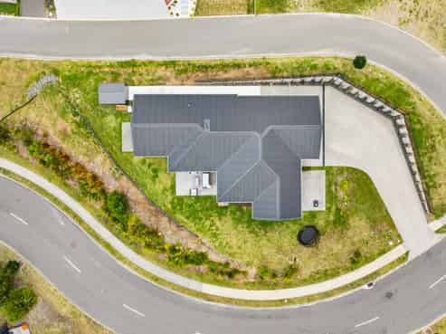 77 Oak Road, Poraiti