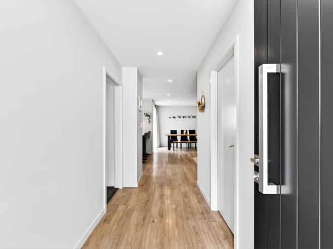 77 Oak Road, Poraiti