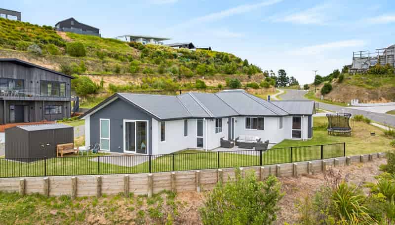 77 Oak Road, Poraiti