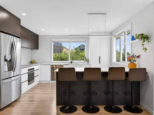 77 Oak Road, Poraiti