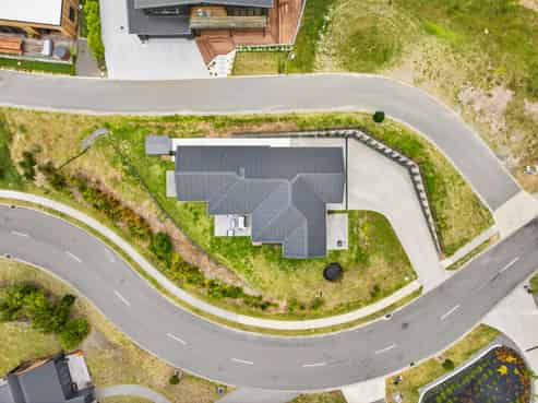 77 Oak Road, Poraiti