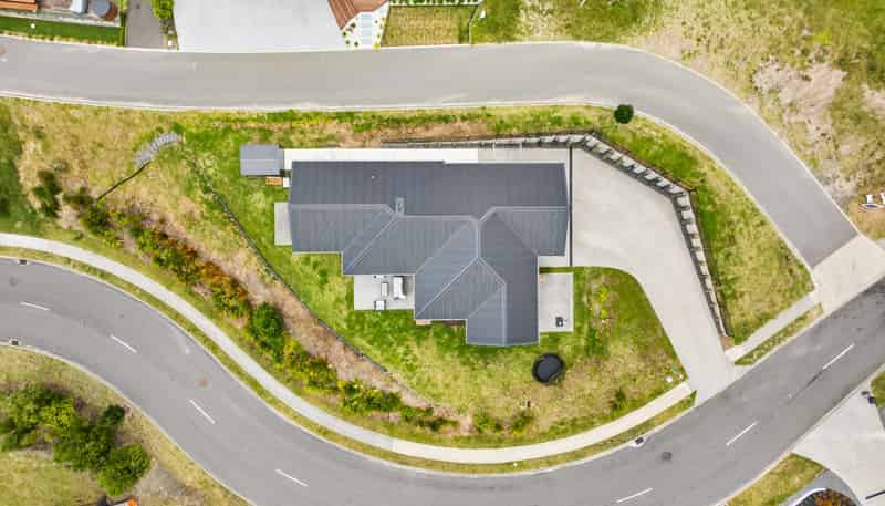 77 Oak Road, Poraiti