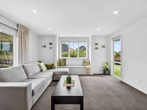 77 Oak Road, Poraiti