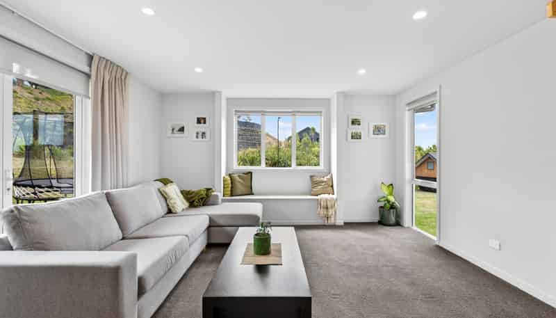 77 Oak Road, Poraiti