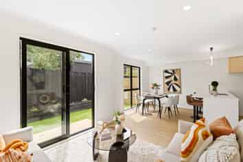 9/113 Beach Road, Te Atatu Peninsula