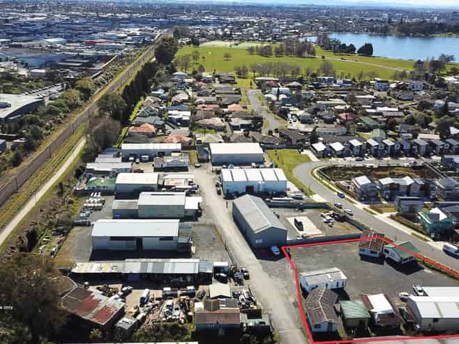 Versatile industrial space with yard