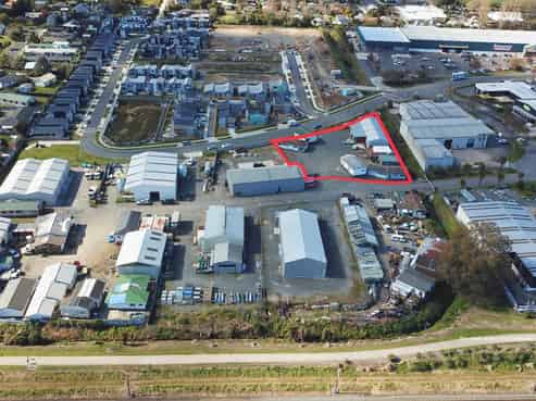 Versatile industrial space with yard