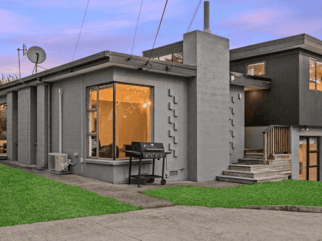 192 Henderson Valley Road, Henderson