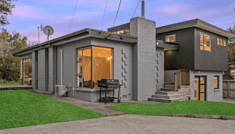 192 Henderson Valley Road, Henderson