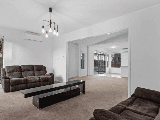 192 Henderson Valley Road, Henderson