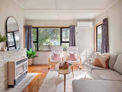 40 Andrew Avenue, Roslyn