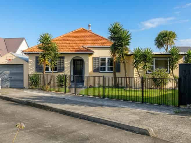 7A Nathan Place, West End