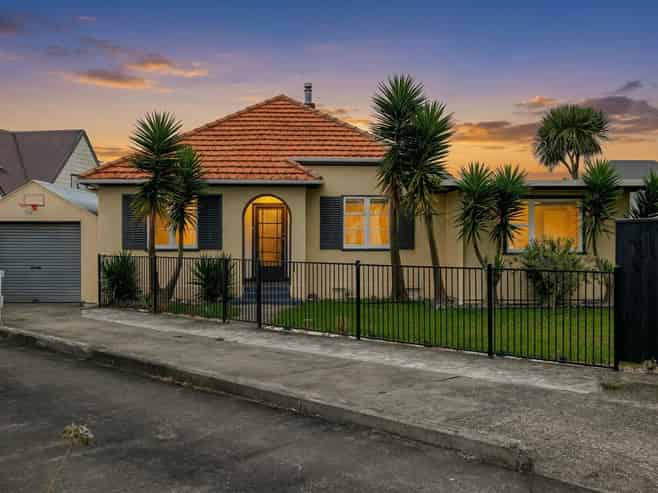 7A Nathan Place, West End