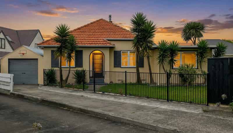 7A Nathan Place, West End