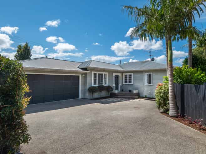 64 Lloyd Avenue, Mount Albert