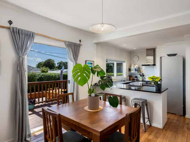 15 Maybeck Road, Mount Albert