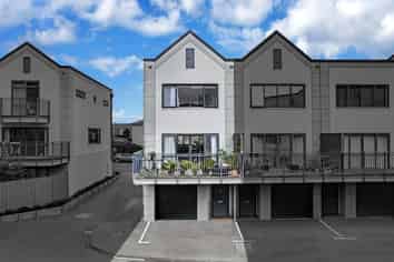 22/6 Ambrico Place, New Lynn