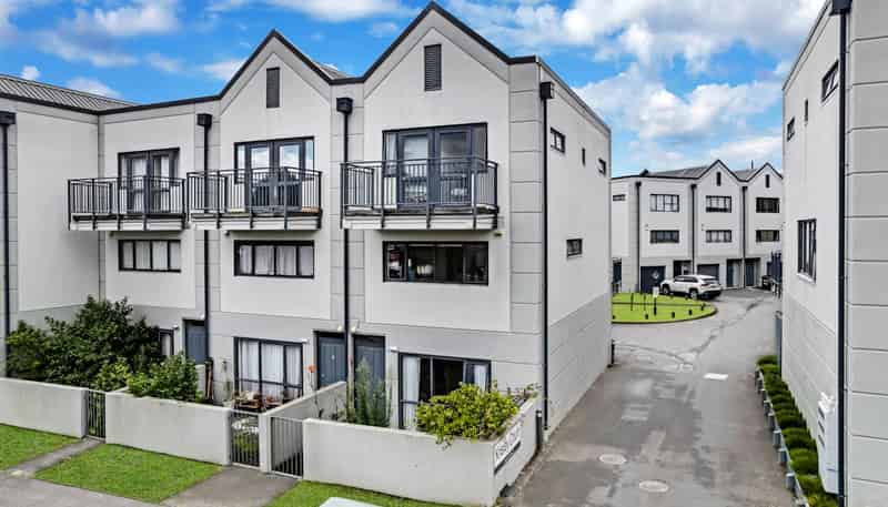 22/6 Ambrico Place, New Lynn