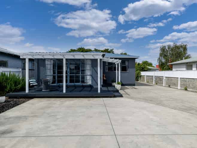 486 Tremaine Avenue, Takaro