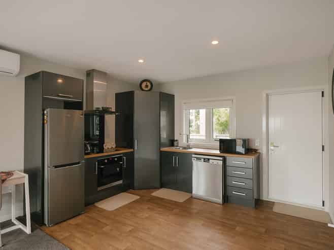 8A Cuba Street, Takaro