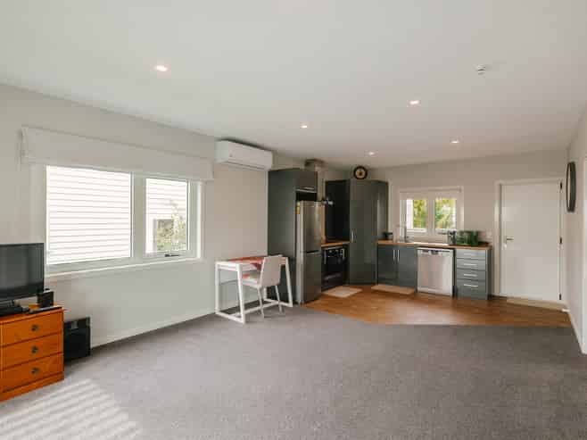 8A Cuba Street, Takaro