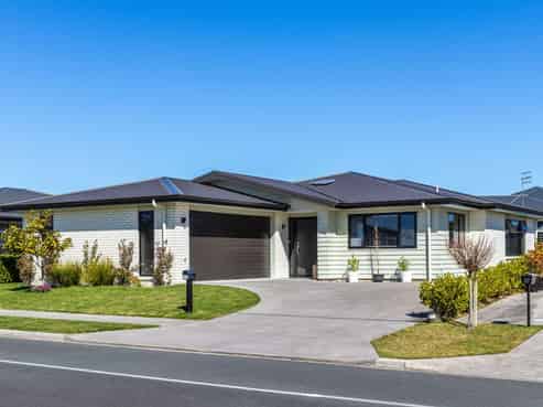 35 Noumea Drive, Rangatira Park