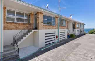 2/16 Beach Road, Castor Bay