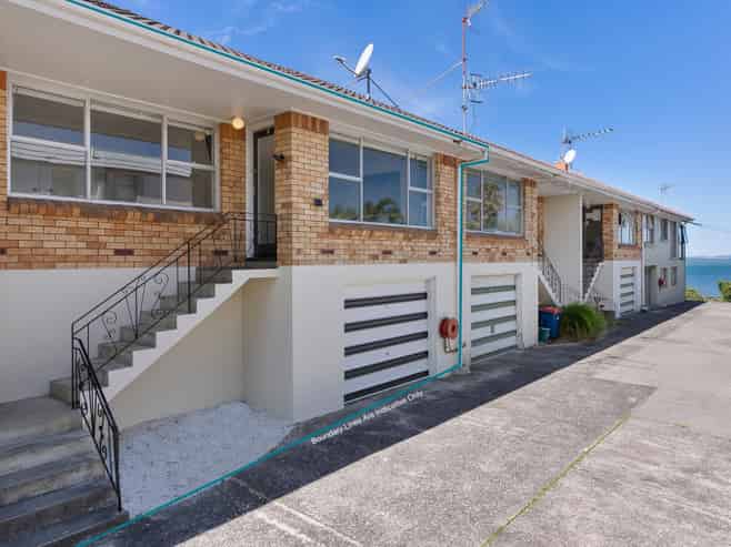 2/16 Beach Road, Castor Bay