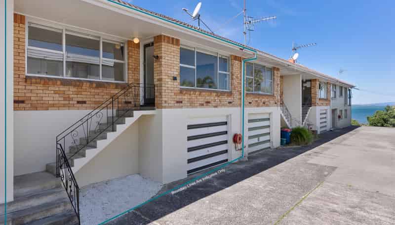 2/16 Beach Road, Castor Bay