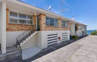 2/16 Beach Road, Castor Bay