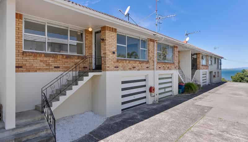 2/16 Beach Road, Castor Bay